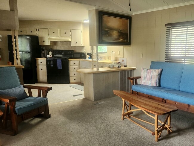 Semi-open concept - 7900 E Northlake Dr