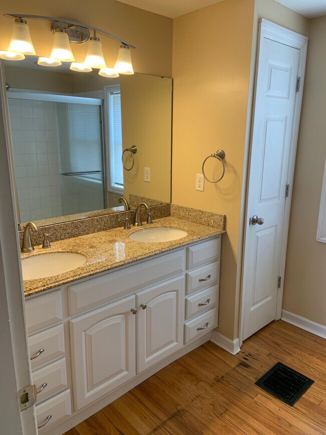 Photo - 9 W Withrow St