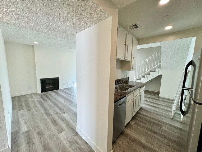 Photo - 3715 S Canfield Ave Unit 206