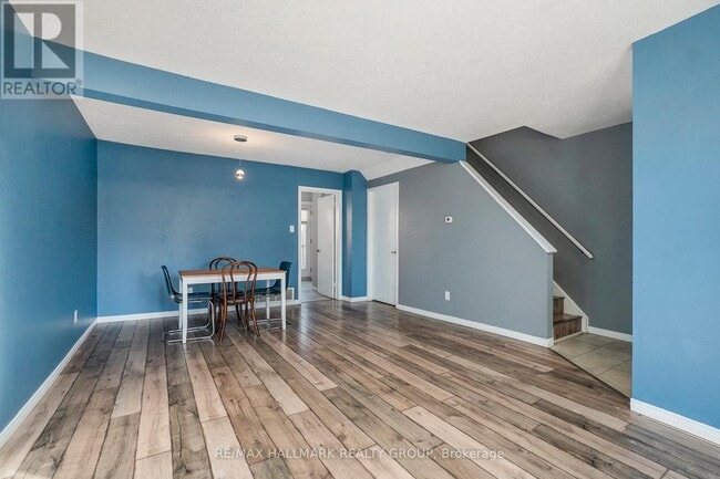 Photo - 6 Henfield Ave