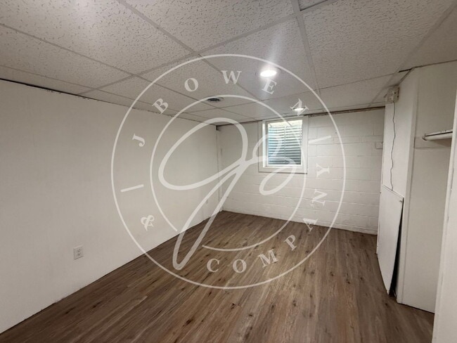 "Charming 3 bedroom home with hardwood floors close to University of Toledo.