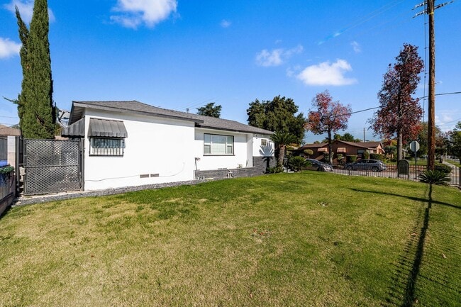 Photo - 587 E Arrow Hwy Unidad 587 E. Arrow Hwy