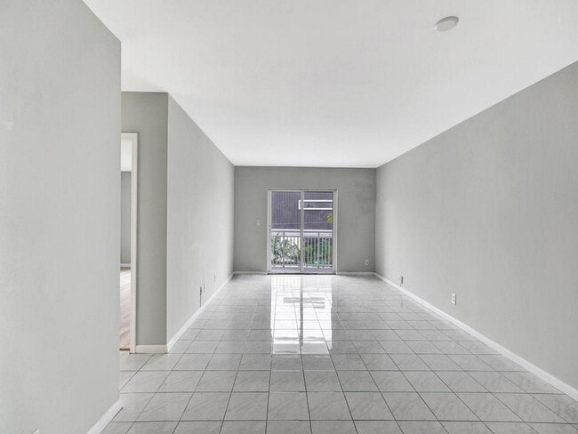 Photo - 200 S Birch Rd Unit # 305