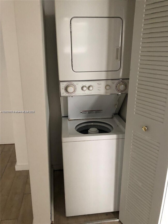 Photo - 1611 Meridian Ave Unidad 302