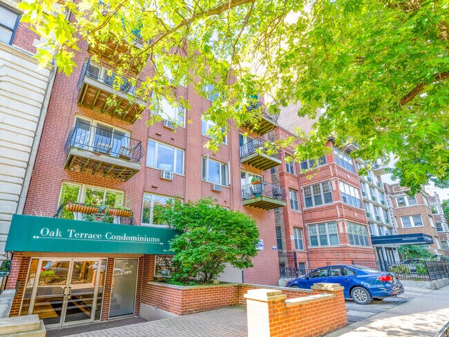 Building Photo - 435 W Oakdale Ave Unit 2B Rental