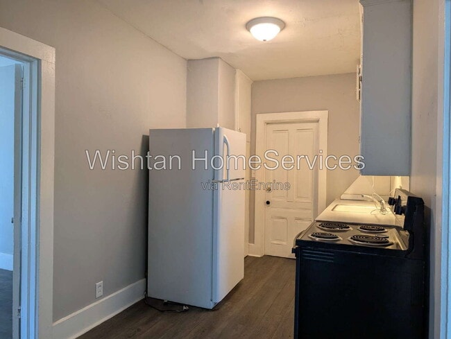Building Photo - 448 W 3rd Ave Unit 4