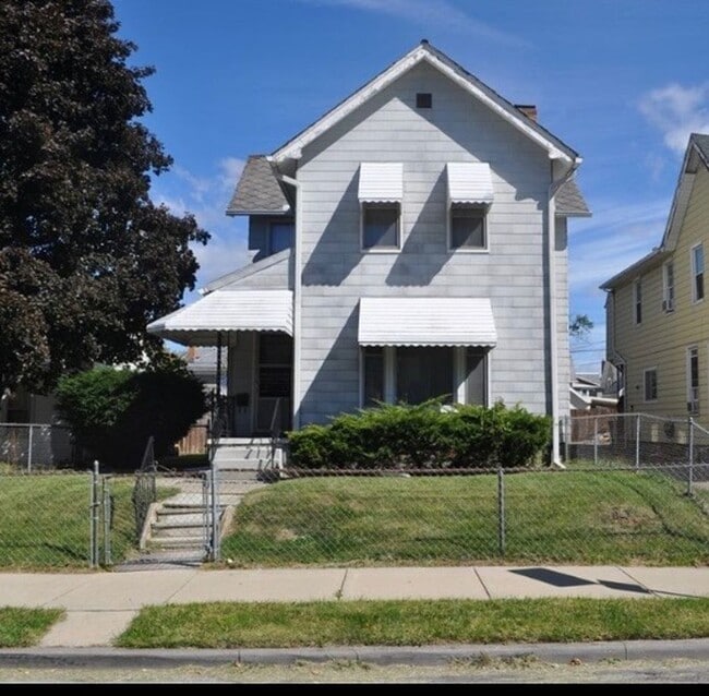 Unique 5 Bedroom 1 Bath House Located in E... - Unique 5 Bedroom 1 Bath House Located in E...
