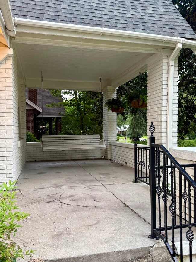 Photo - 2100 University Cir