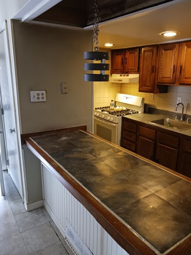 Building Photo - 120 Watkins Ave Unit 1