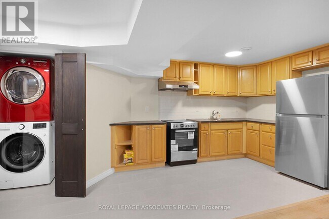 Photo - 6120 Clover Ridge Crescent