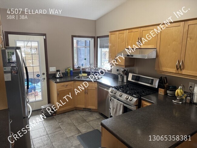 Photo - 5 Bedroom 3 Bathroom Full House in Lakeridge