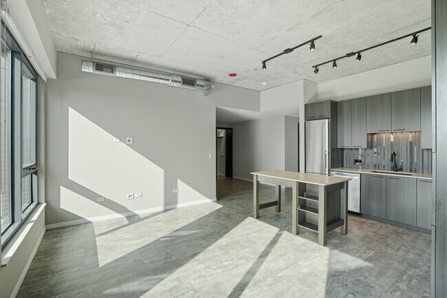 Photo - 42 N Sangamon St