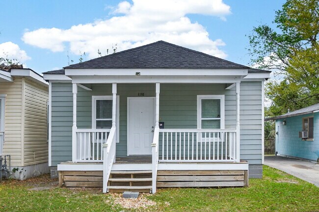 Photo - Cozy bungalow close to everything