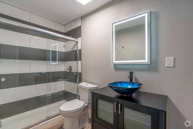 1BR, 1BA - 900SF