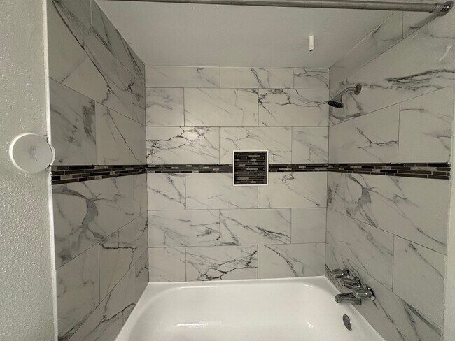 Photo - 600 Nottingham Oaks Trail