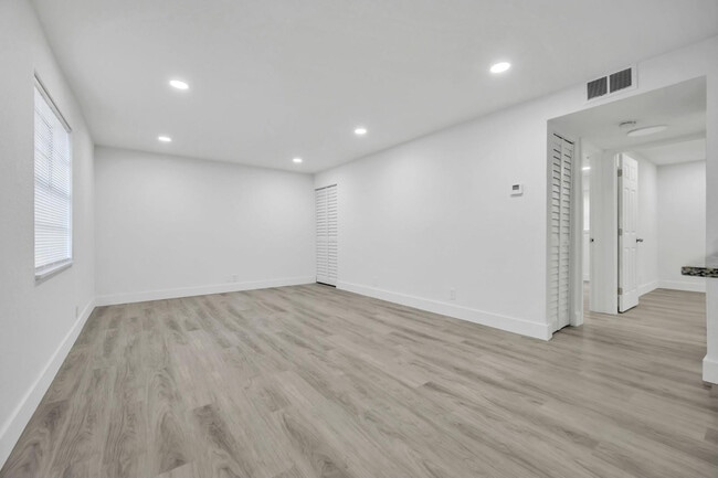 Photo - 1015 NE 17th Ave Unit 104