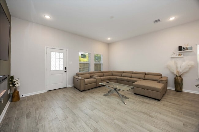 Building Photo - 5111 Firnat St