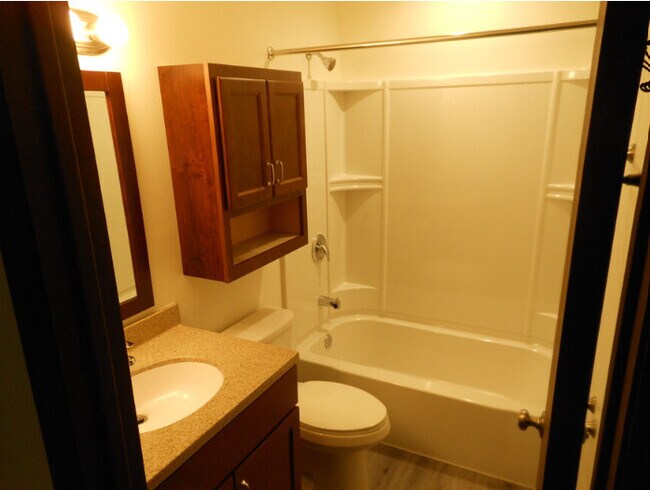 Photo - 405 Stark St