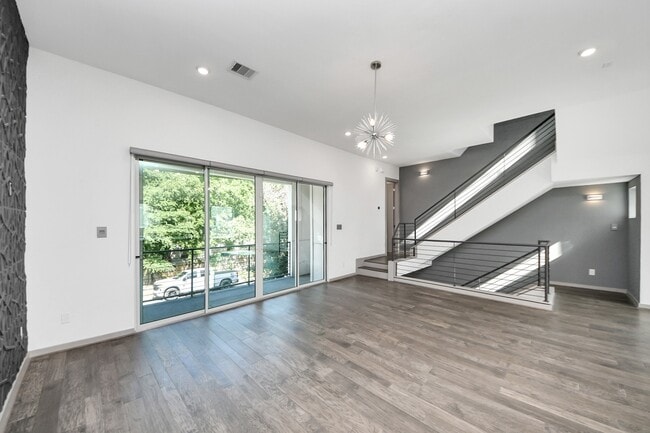 Photo - 2302 Johnson St