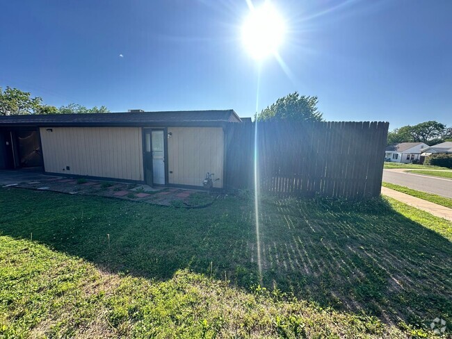 Building Photo - Adorable Studio Apartment in Prime OKC Loc...