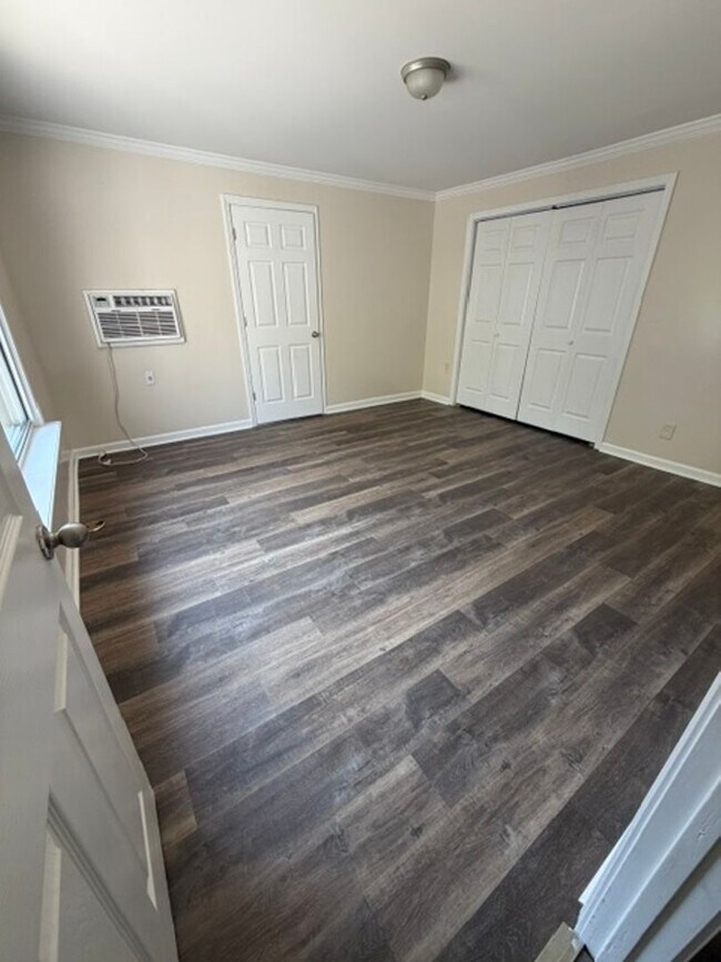 104b Charles St