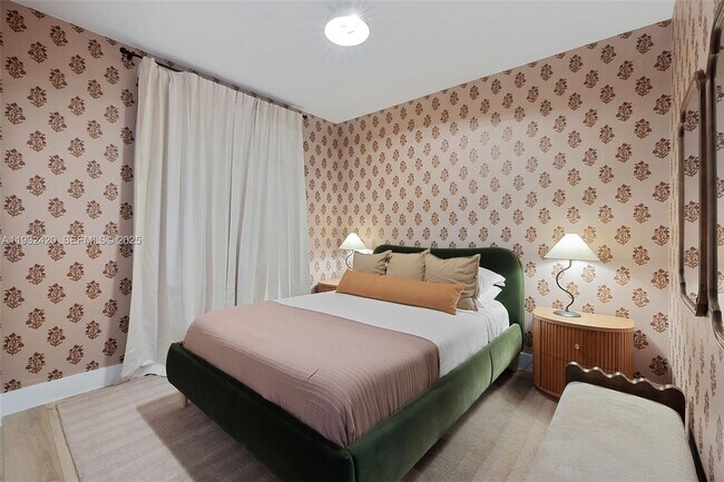 Building Photo - 1542 NW 2nd St Unit 105