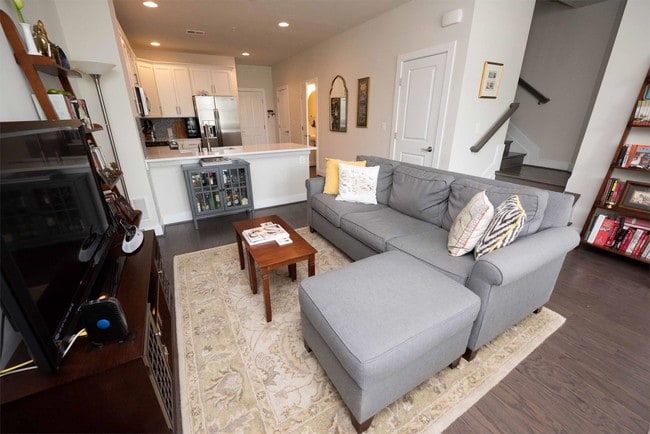 Photo - 1907 Richmond Hwy