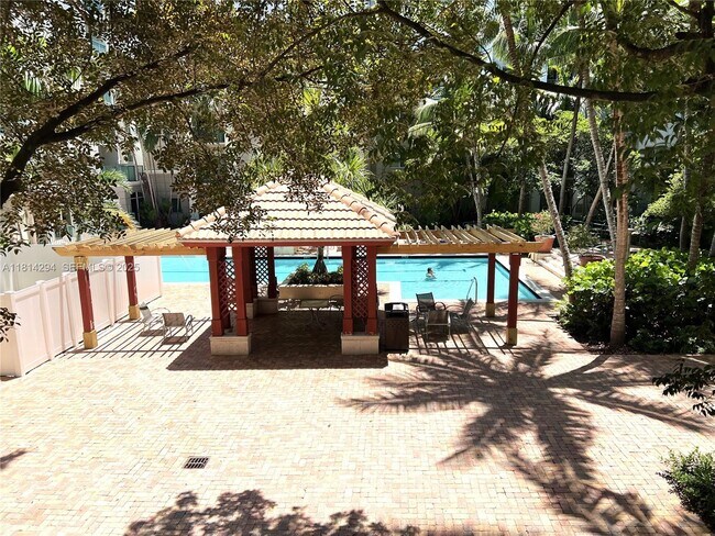 Building Photo - 6001 SW 70th St Unit 252