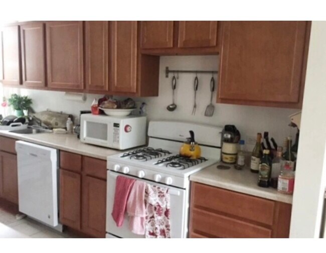 Photo - 918 Green Bay Rd Unit 2L