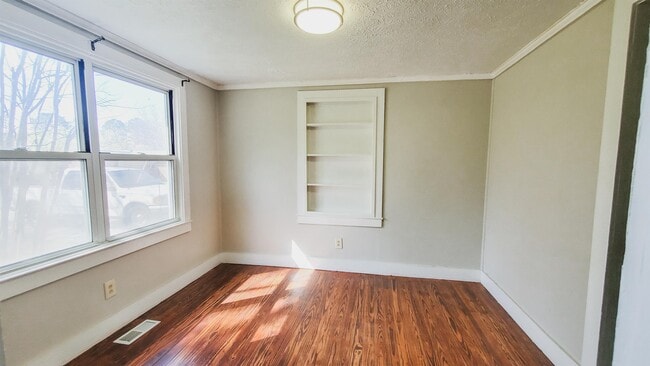 Photo - 103 Mimosa Ln