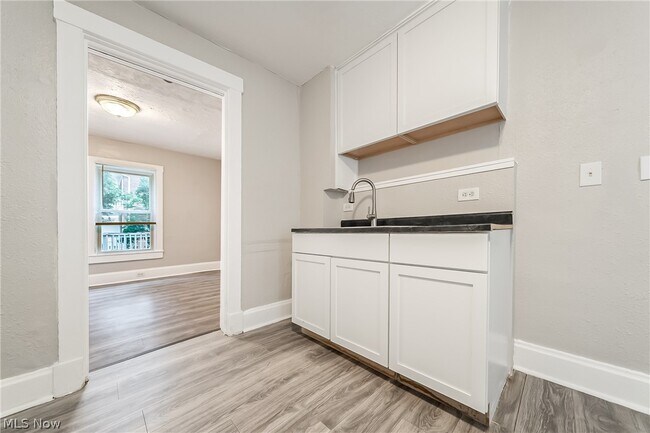 Photo - 2036 Lark St
