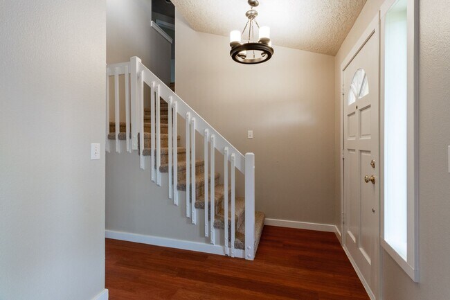 Photo - Beautiful 3 Bed 2 house with 2 Car Garage-...