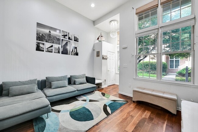 Building Photo - 375 Kingston Ct