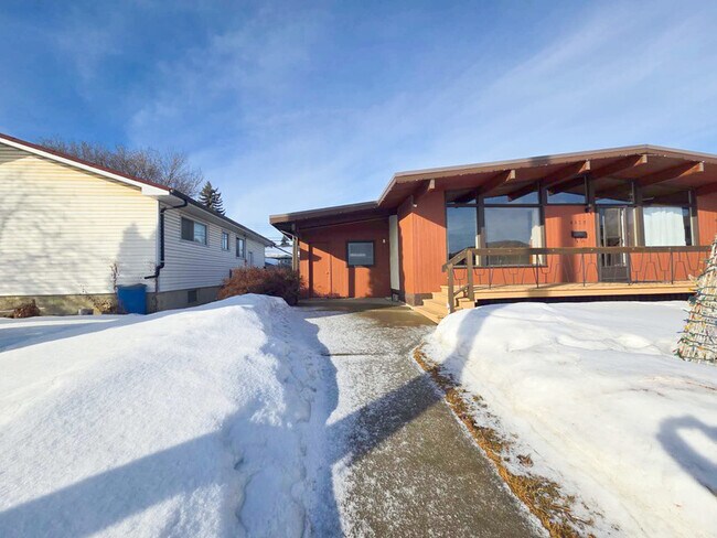 Photo - 8820 Meadowlark Rd NW