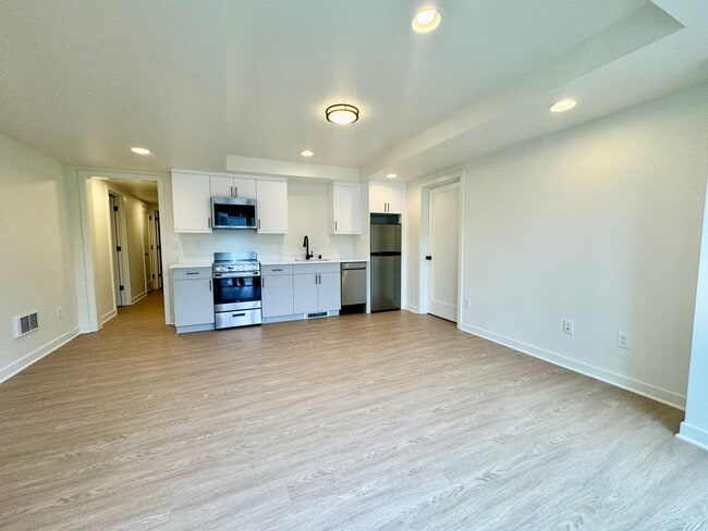 Photo - GRANGER 2819 DUPLEX Unit B