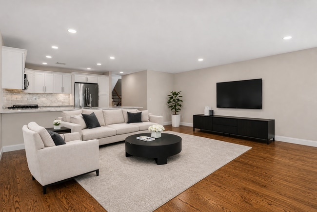 Building Photo - 20 Zazzetti St Unit 2
