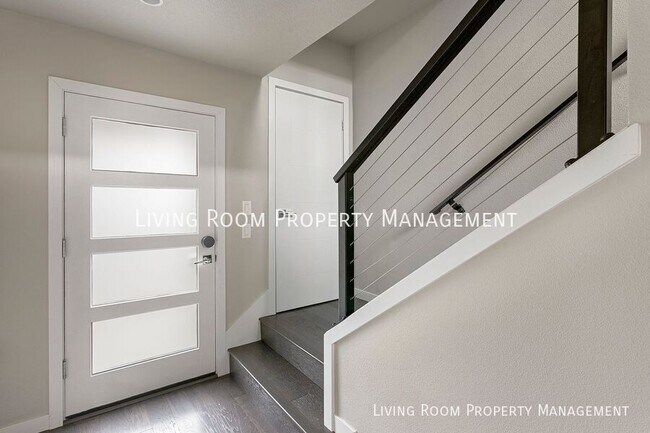 Photo - 736 N Webster St