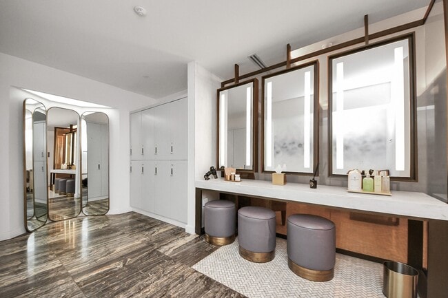 Building Photo - 1300 Lamar St Unit S8