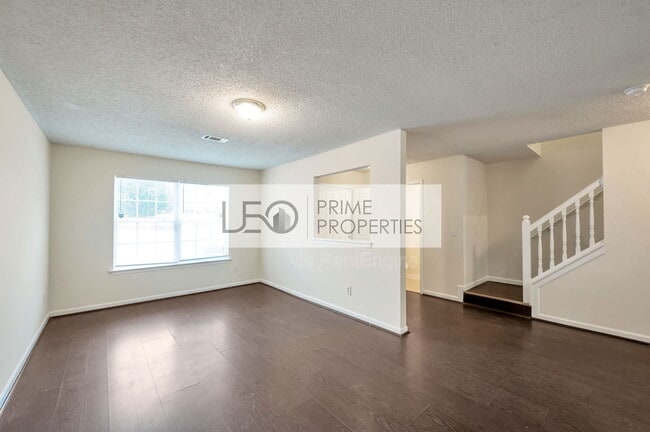 Photo - 950 Parkway Rd