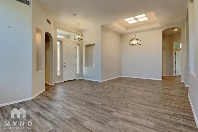 Photo - 1421 W Maplewood St