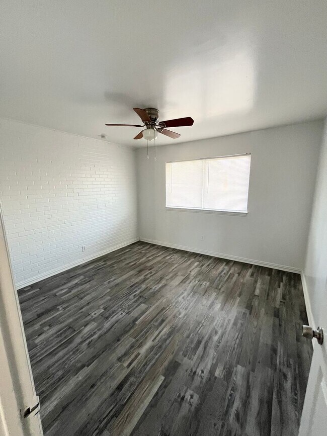 Photo - Move In ready 2 Bedroom 1 Bath $500.00 off... Unit 205