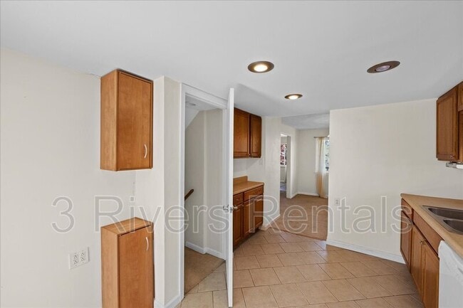 Photo - 1339 Rutherford Ave