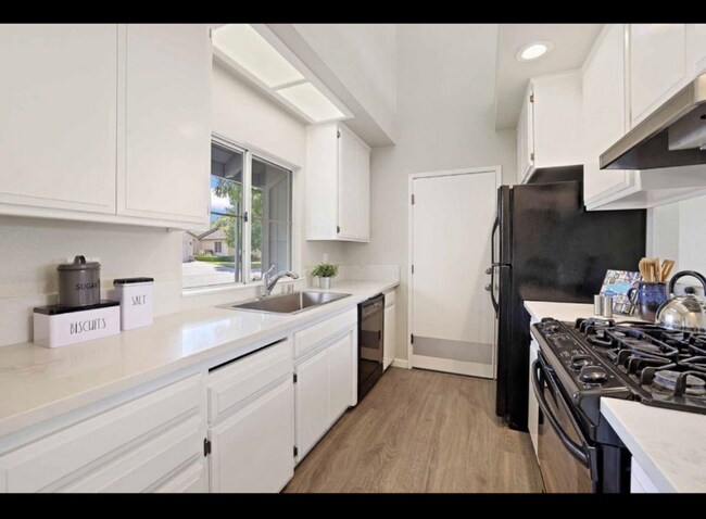 Photo - 1736 Valdora St