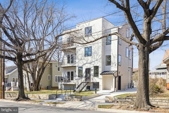 Building Photo - 1016 Rhode Island Ave NE Unit 5