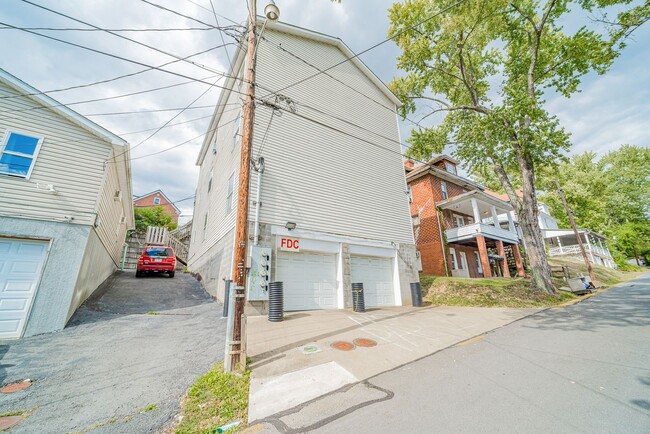 Photo - 717 Naomi St Unit 717 C