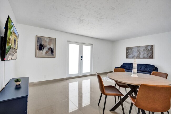 Photo - 905 N Federal Hwy Unidad SI ID1504074P