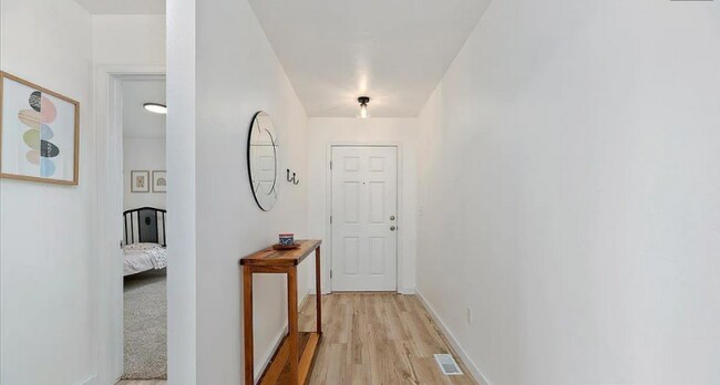 Photo - 765 SW Portal St