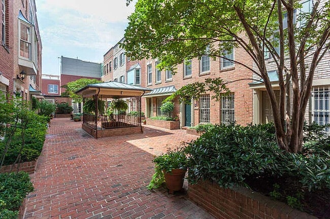 Photo - 1688 Euclid St NW