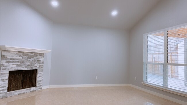Building Photo - 10318 Richmond Hill Dr Rental