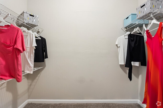 2BR, 2BA - 1,076SF - Primary Bedroom